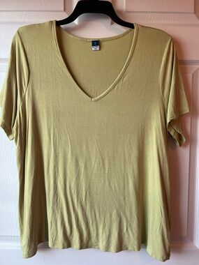 Old Navy V-Neck Short Sleeve Tee in Light Olive